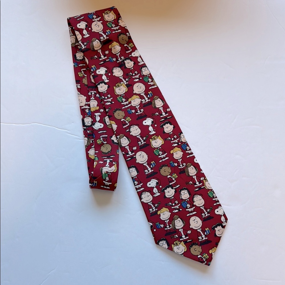Vintage Peanuts Character Tie - Red and Multicolor 100%silk Like New